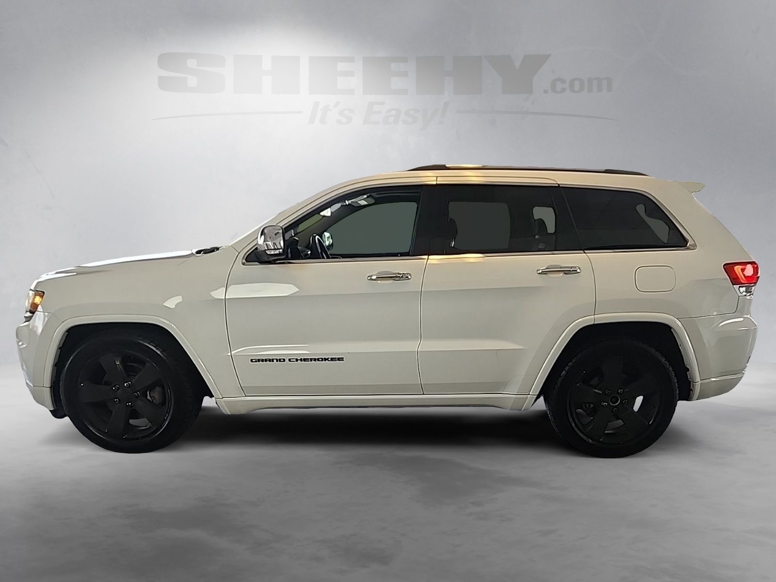Used 2014 Bright White Clearcoat Jeep Overland image 15