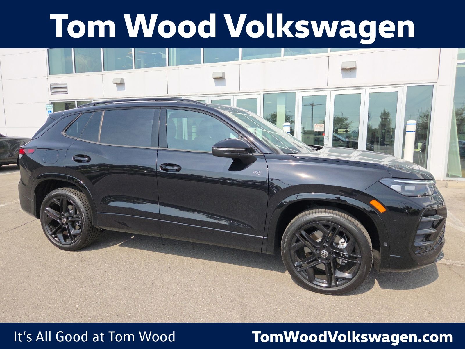 Deep Black Pearl 2026 Volkswagen Tiguan SUV / Crossover All-Wheel Drive 8-Speed Automatic