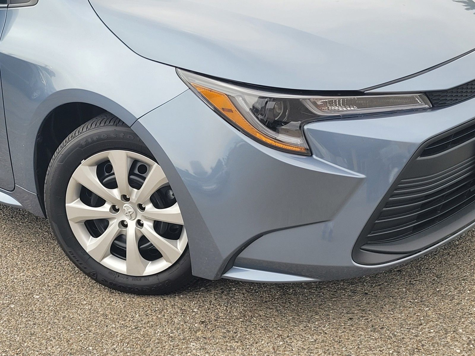 2026 Toyota Corolla LE - Photo 9