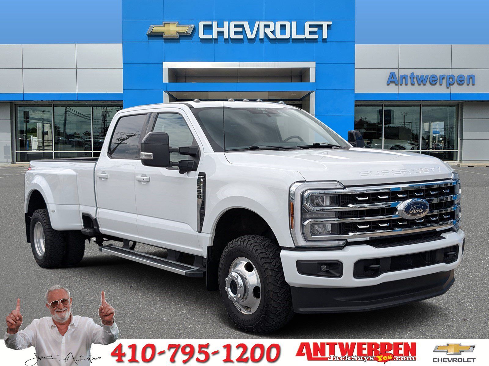 Oxford White 2024 Ford F-350 Super Duty Pickup Truck Four-Wheel Drive Automatic