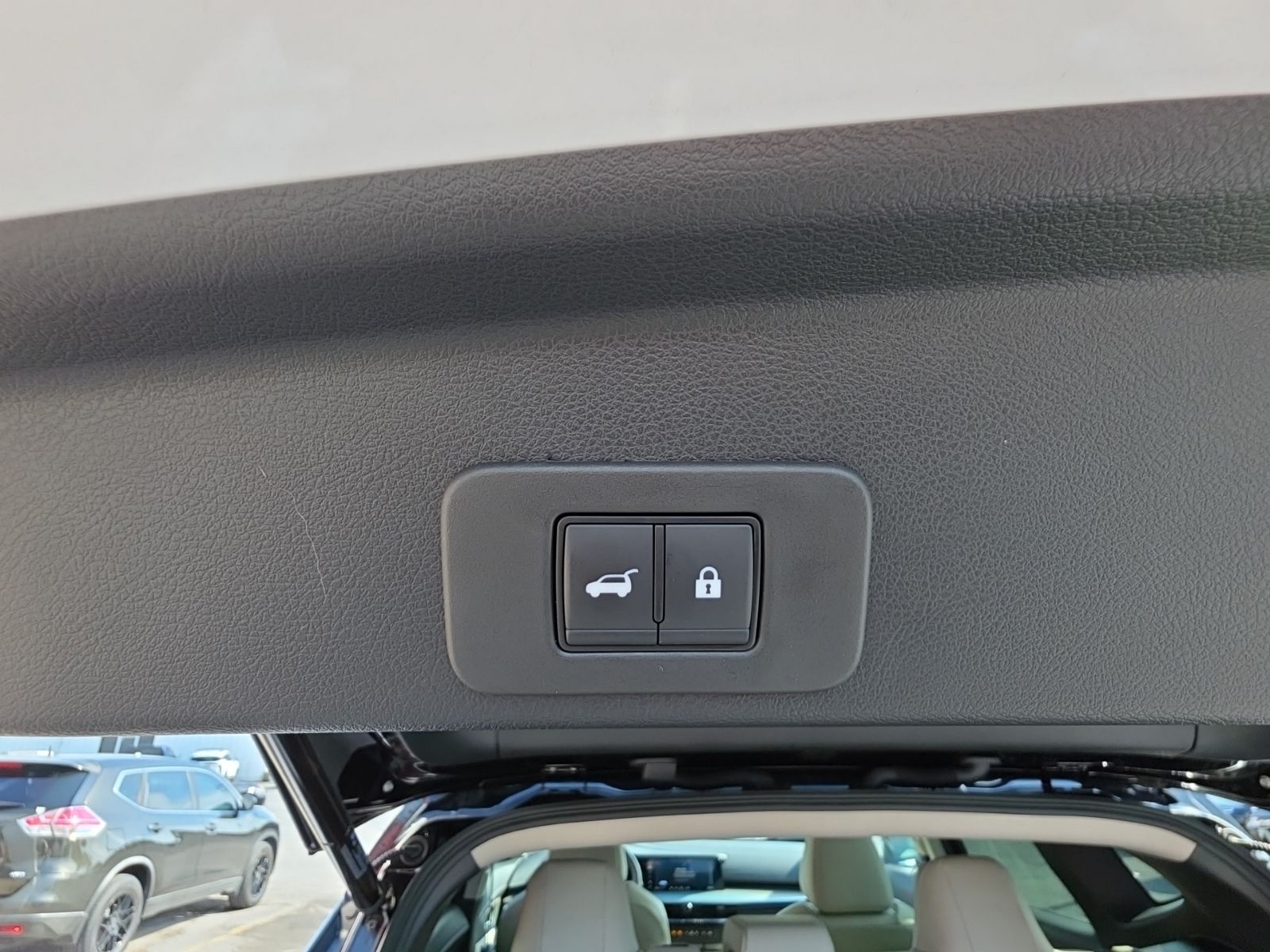 Used 2025 White Nissan SL image 33