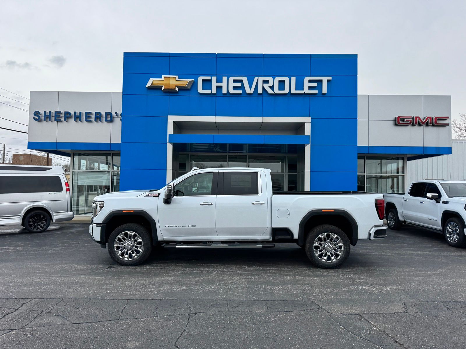 View vehicle photo 2