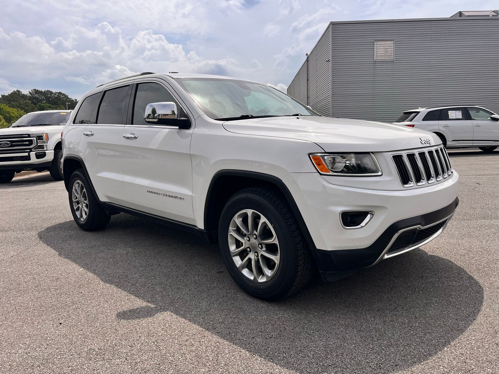 View vehicle photo 3