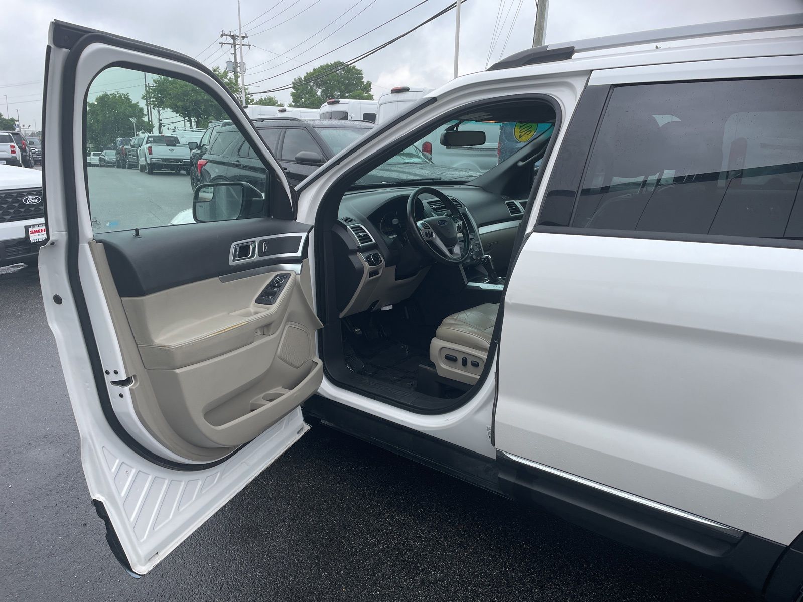 Used 2013 White Platinum Clearcoat Metallic Ford XLT image 14