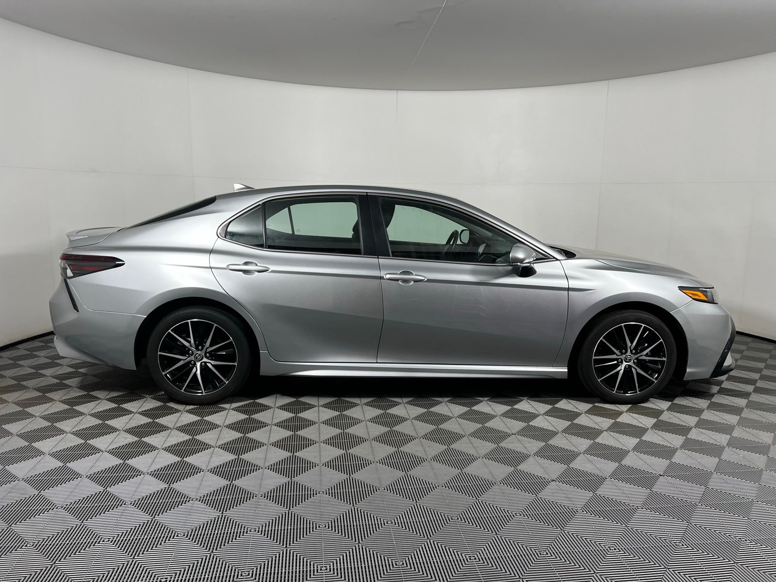 2023 Toyota Camry SE 4