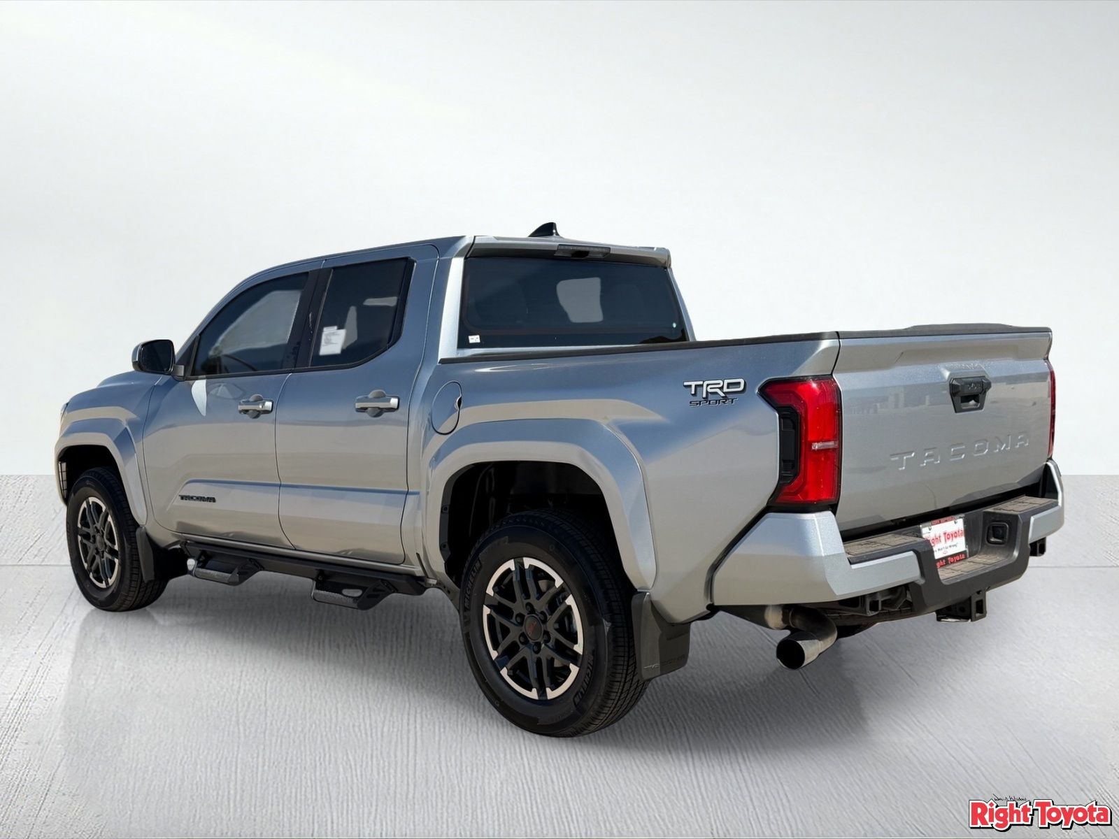 View vehicle photo 4