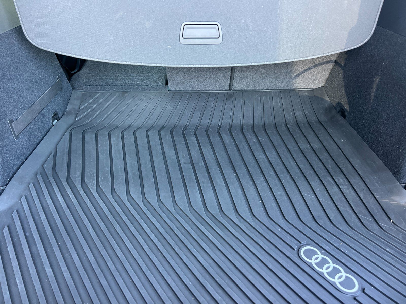 2025 Audi Q6 e-tron Premium Plus — foto completa 14 de 28