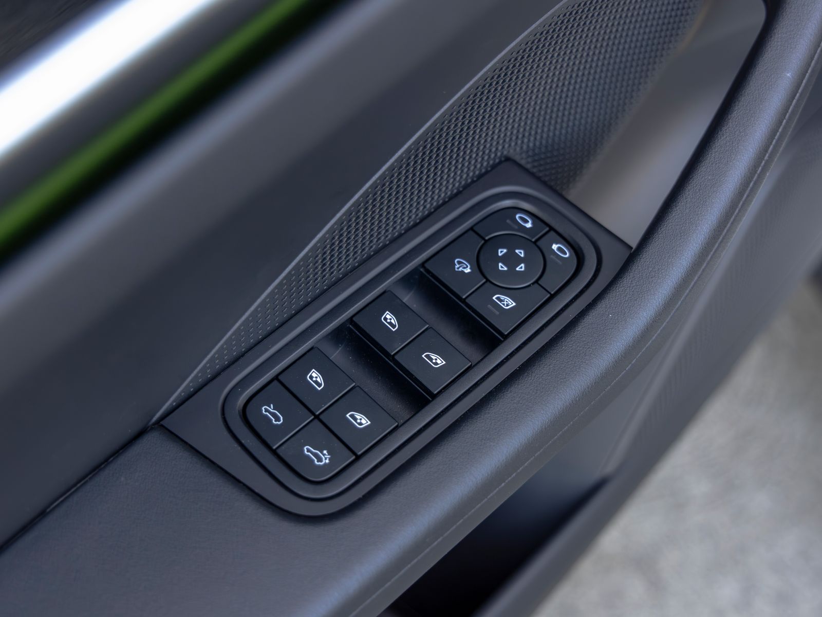 2025 Porsche Macan Base - Photo 22