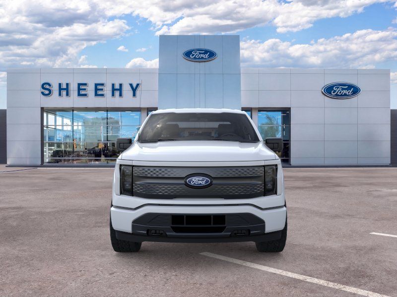 New 2025 Oxford White Ford XLT image 2