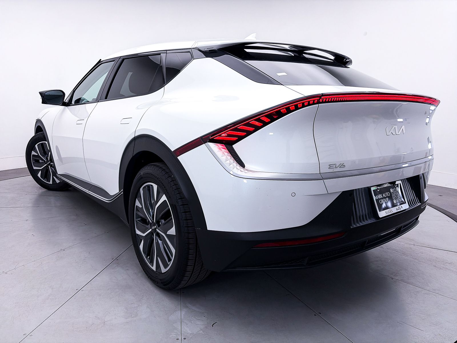 Certified 2022 Kia EV6 Light with VIN KNDC34LB7N5042572 for sale in Scottsdale, AZ