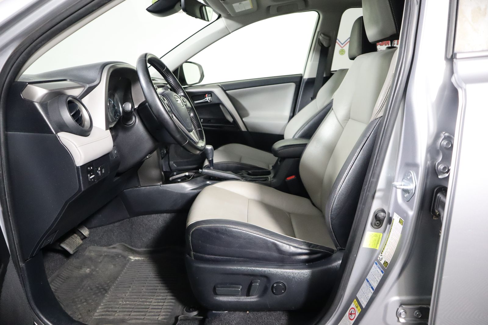 2017 Toyota RAV4 Hybrid Limited photo