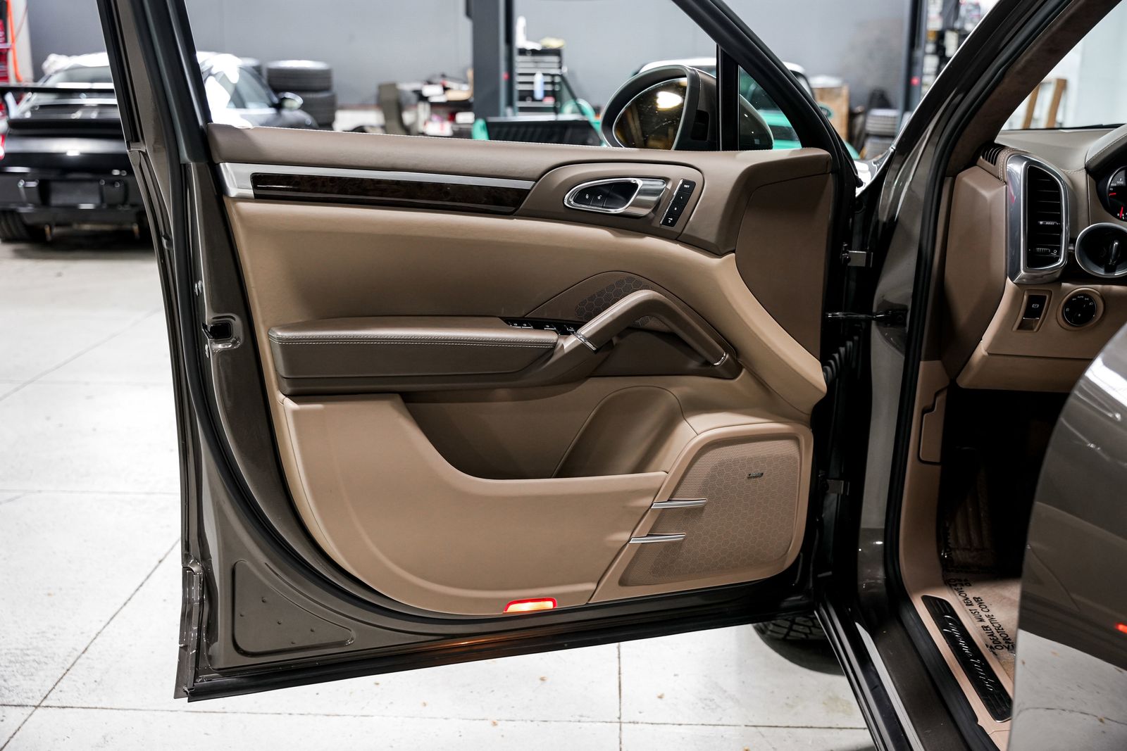 2013 Porsche Cayenne Turbo — photo 24