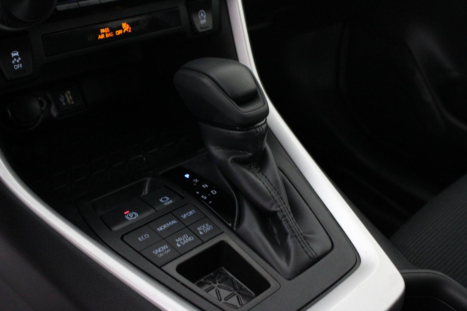 Used 2025 Silver Toyota LE image 18