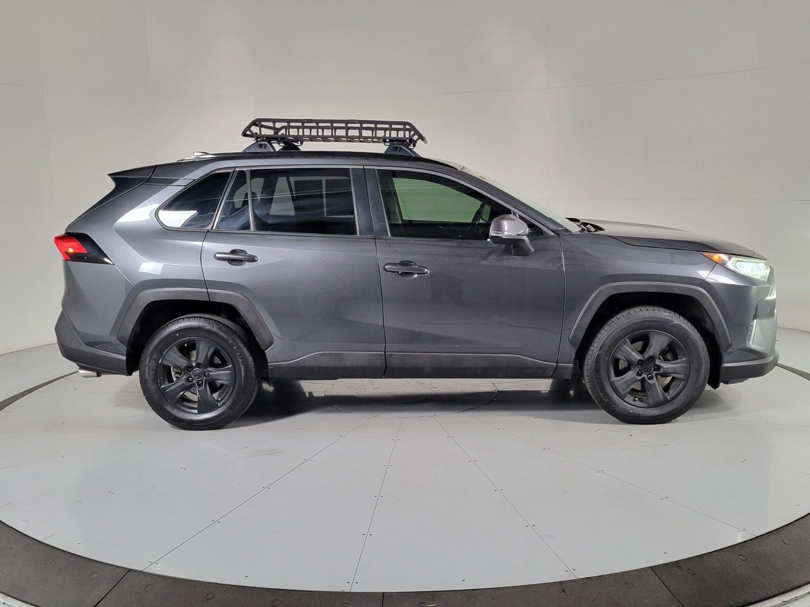 2019 Toyota RAV4 XLE 3