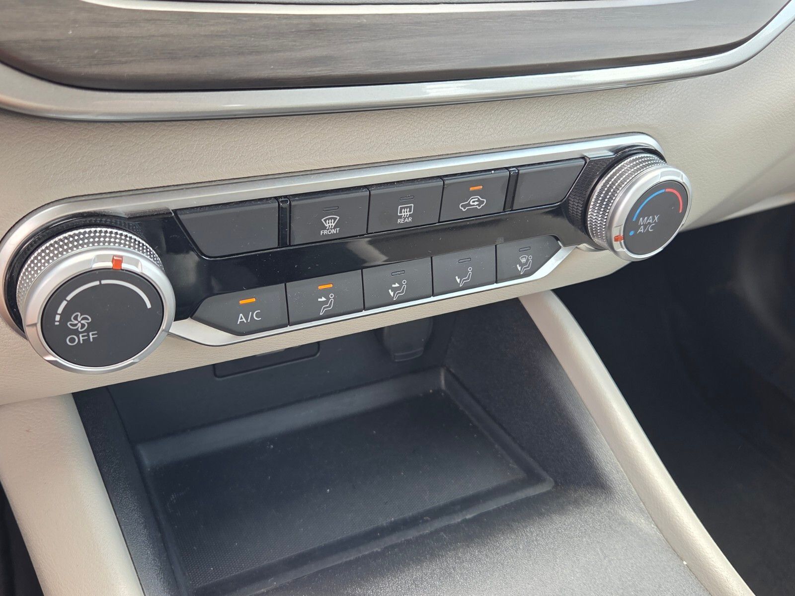 Used 2025 Super Black Nissan 2.5 SV image 21