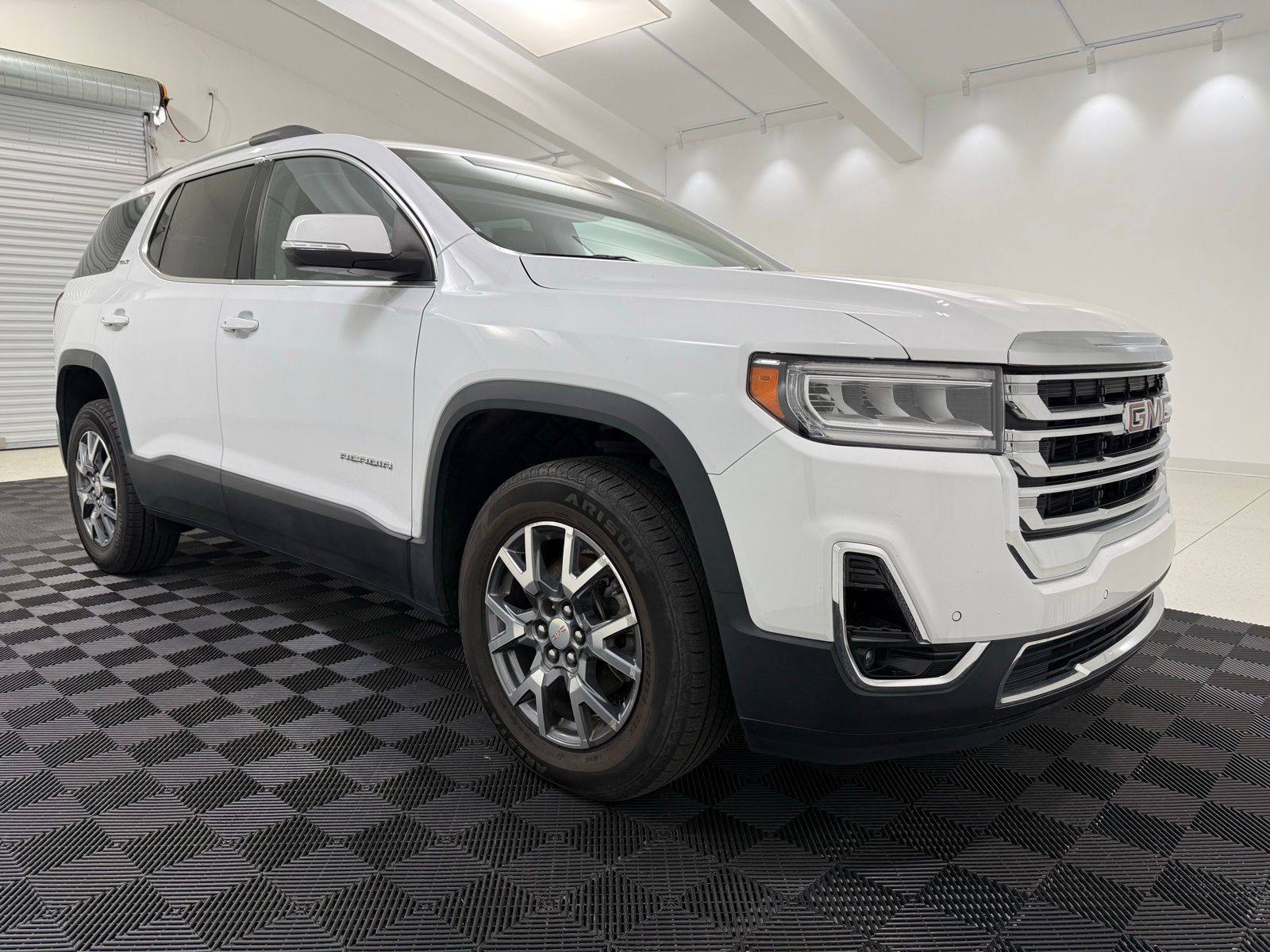 2023 GMC Acadia SLT FWD