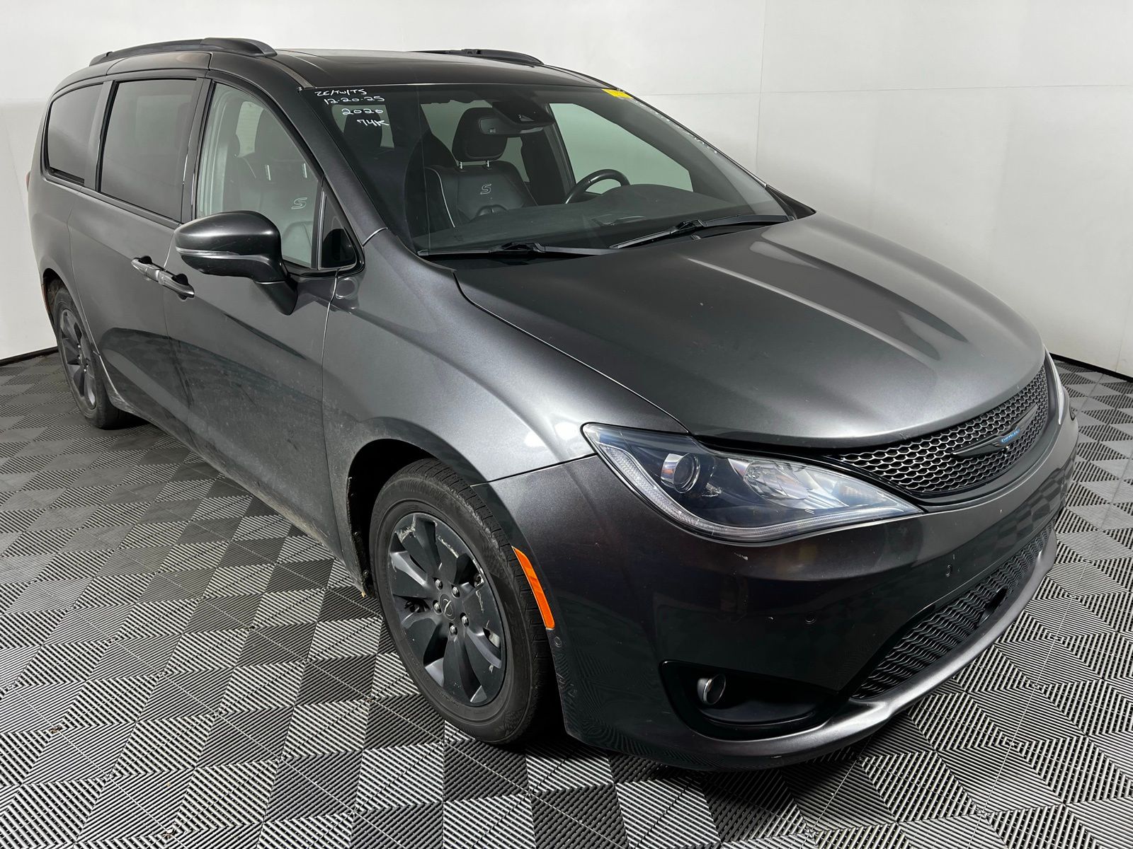 Thumbnail: 2020 Chrysler Pacifica - 3