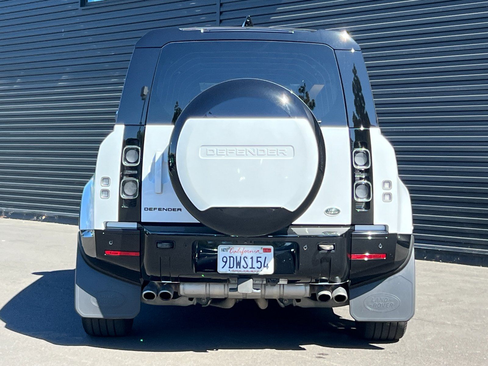 2023 Land Rover Defender 110 V8 — full photo 4 of 27