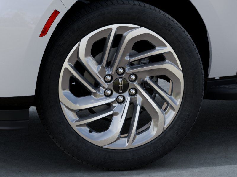 New 2027 White Lincoln Premiere image 19