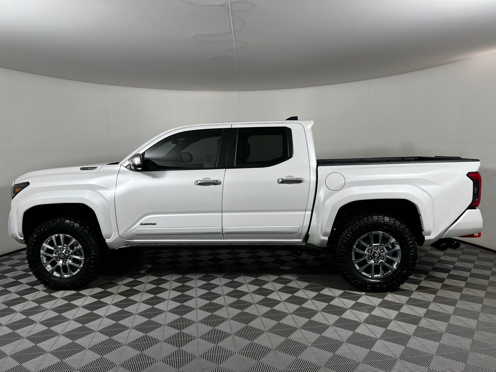 2024 Toyota Tacoma Limited 8