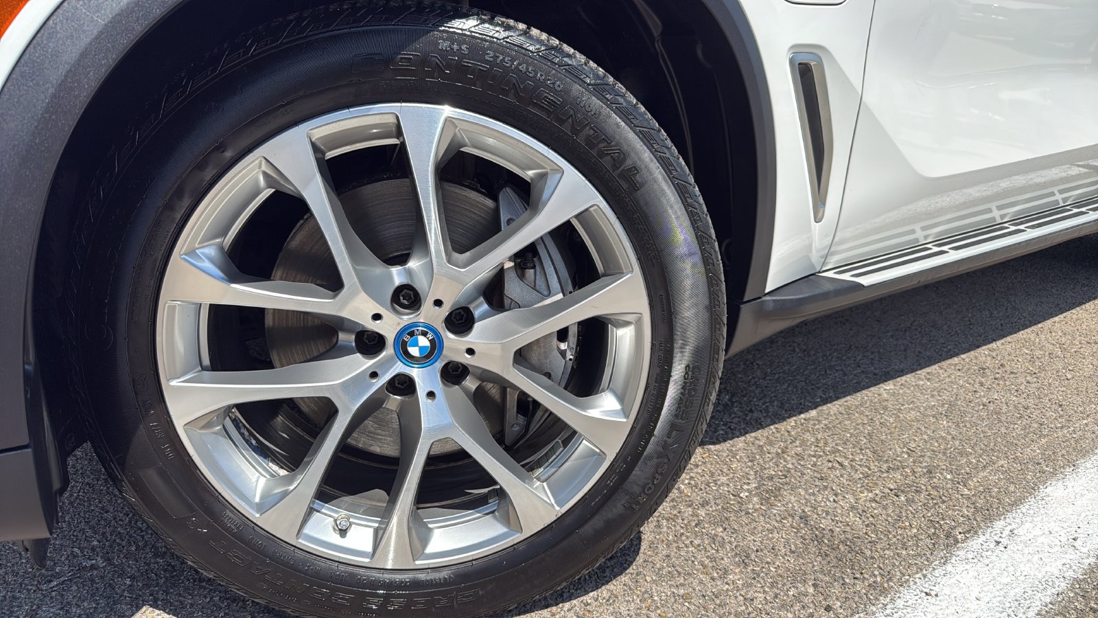 Used 2023 White BMW xDrive45e image 29