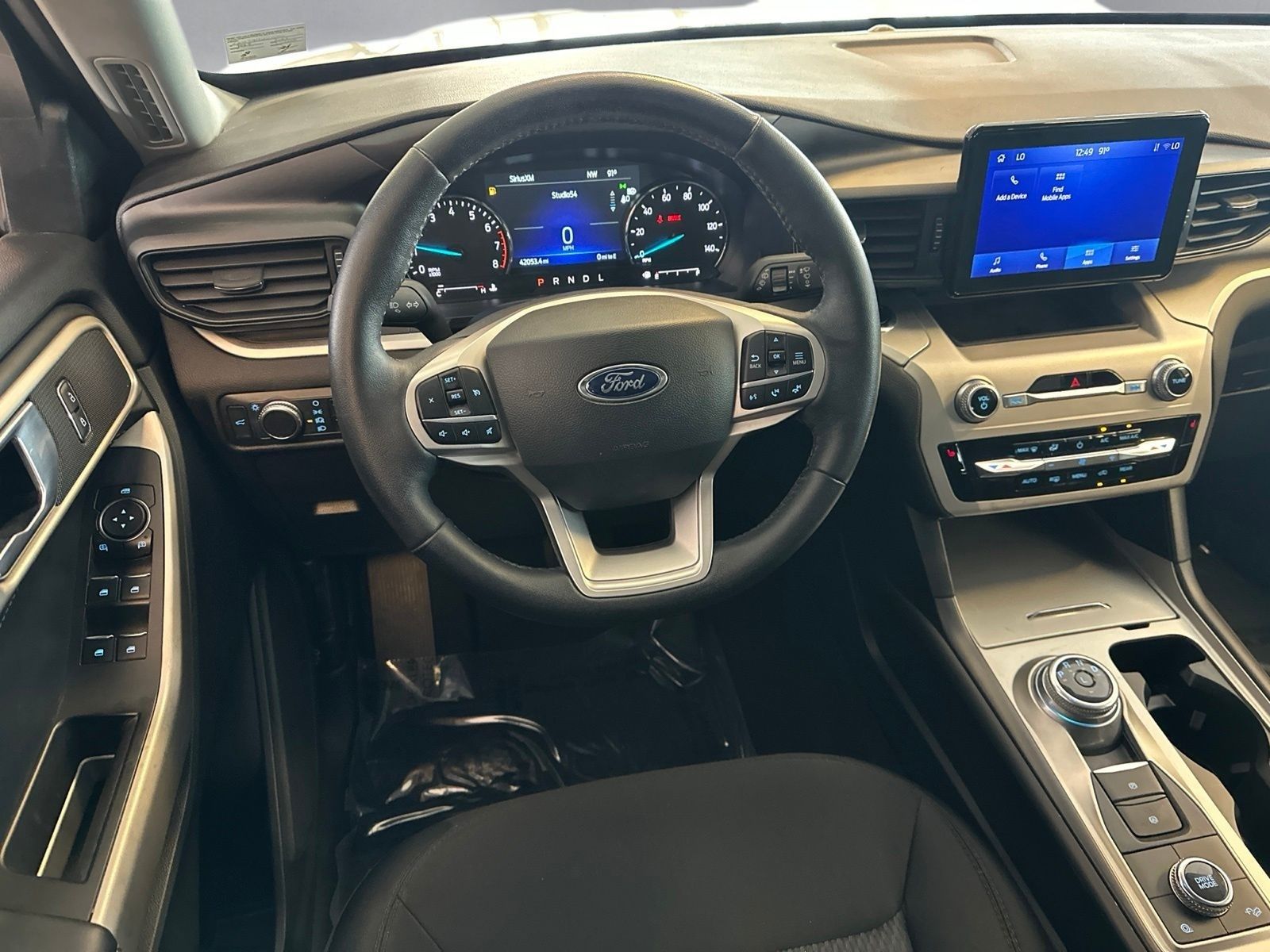 Certified Used 2022 Oxford White Ford XLT image 3
