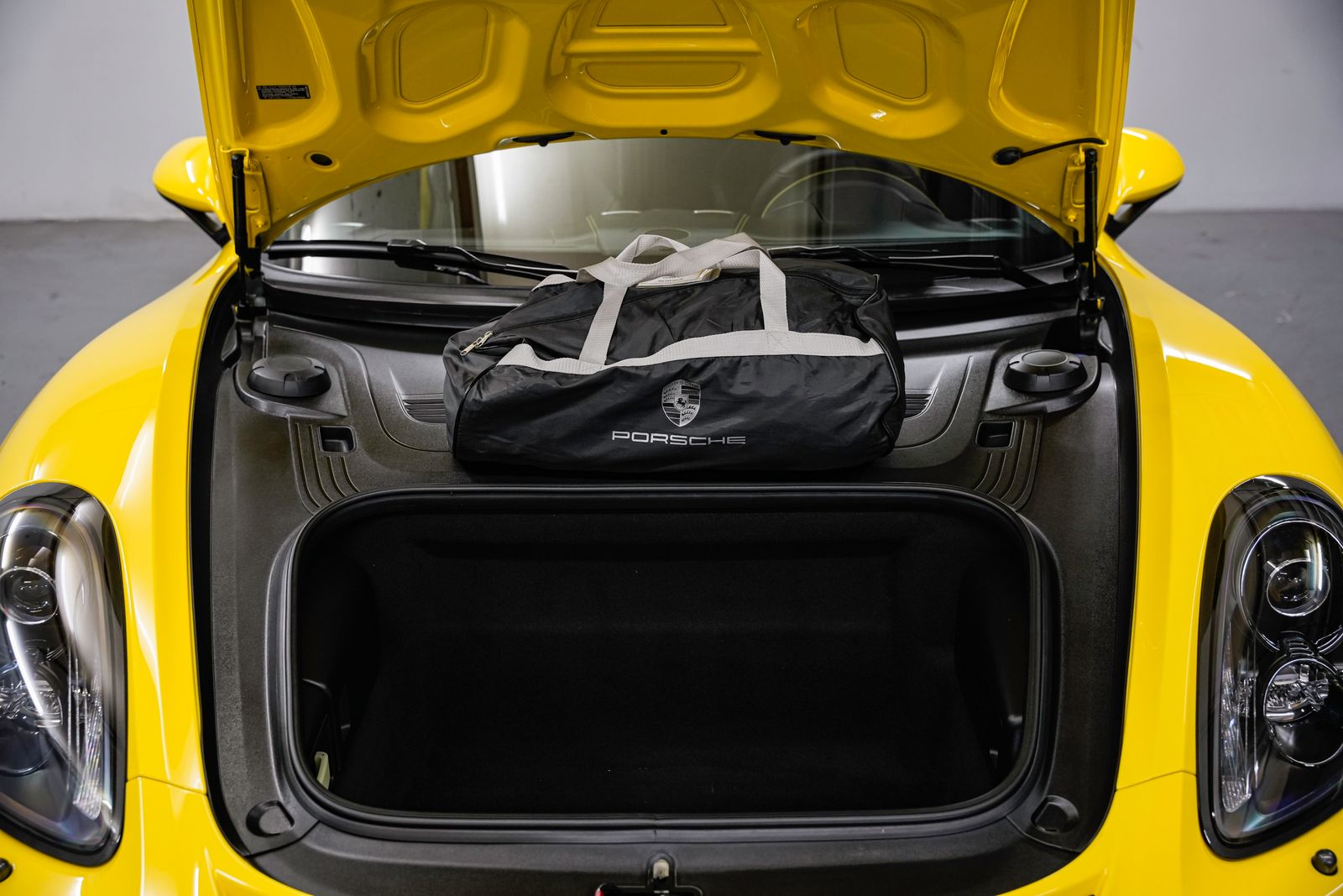 2016 Porsche Cayman GT4 — photo 41