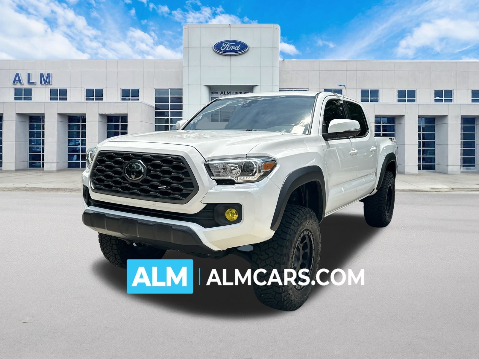 White (Wind Chill Pearl) 2022 Toyota Tacoma Pickup Truck 4X2 6-Speed Automatic
