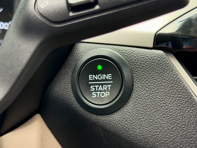 Certified Used 2020 Oxford White Ford SE image 22