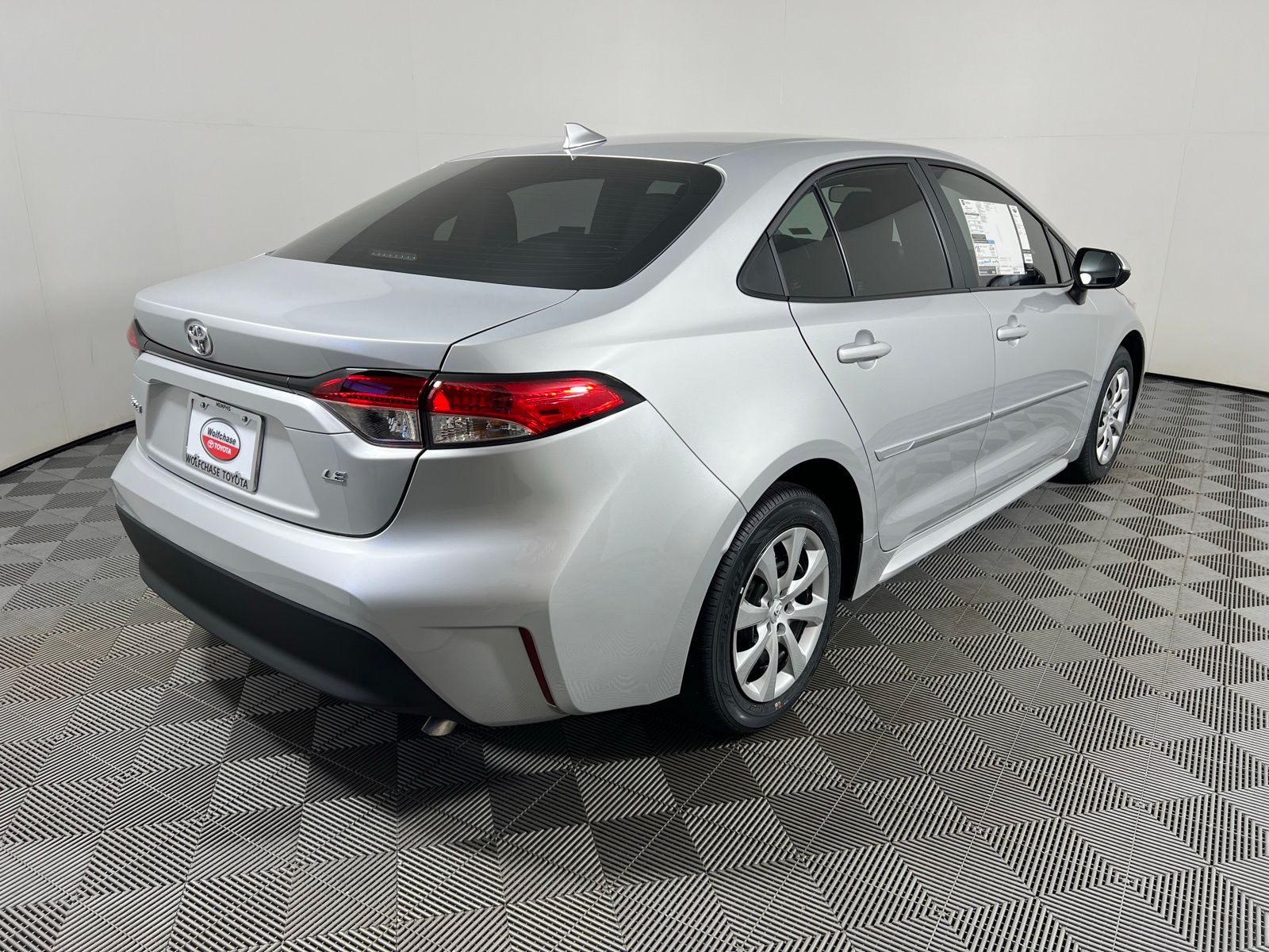 View vehicle photo 5