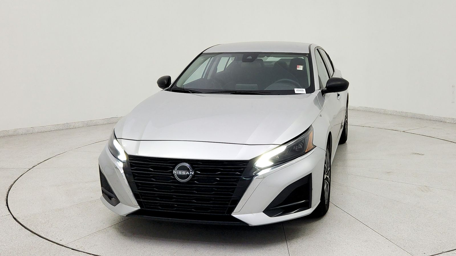 Used 2024 Silver Nissan 2.5 SV image 2