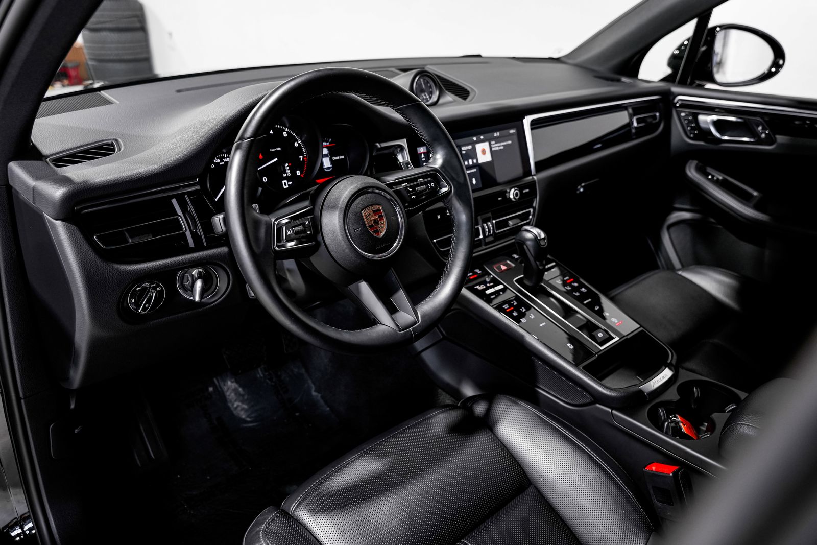 2024 Porsche Macan Base — photo 16