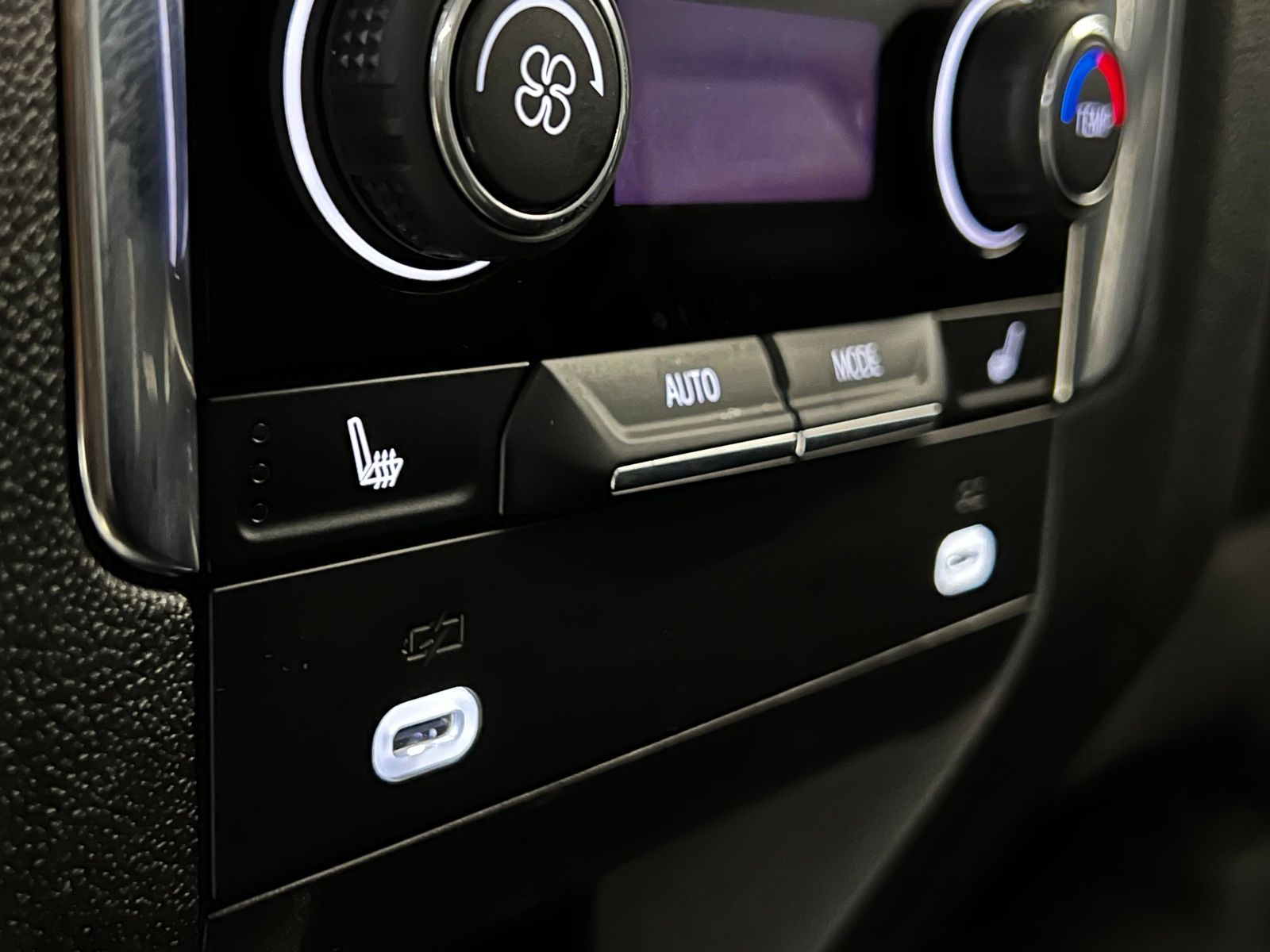 Thumbnail: 2024 Chevrolet Tahoe - 28