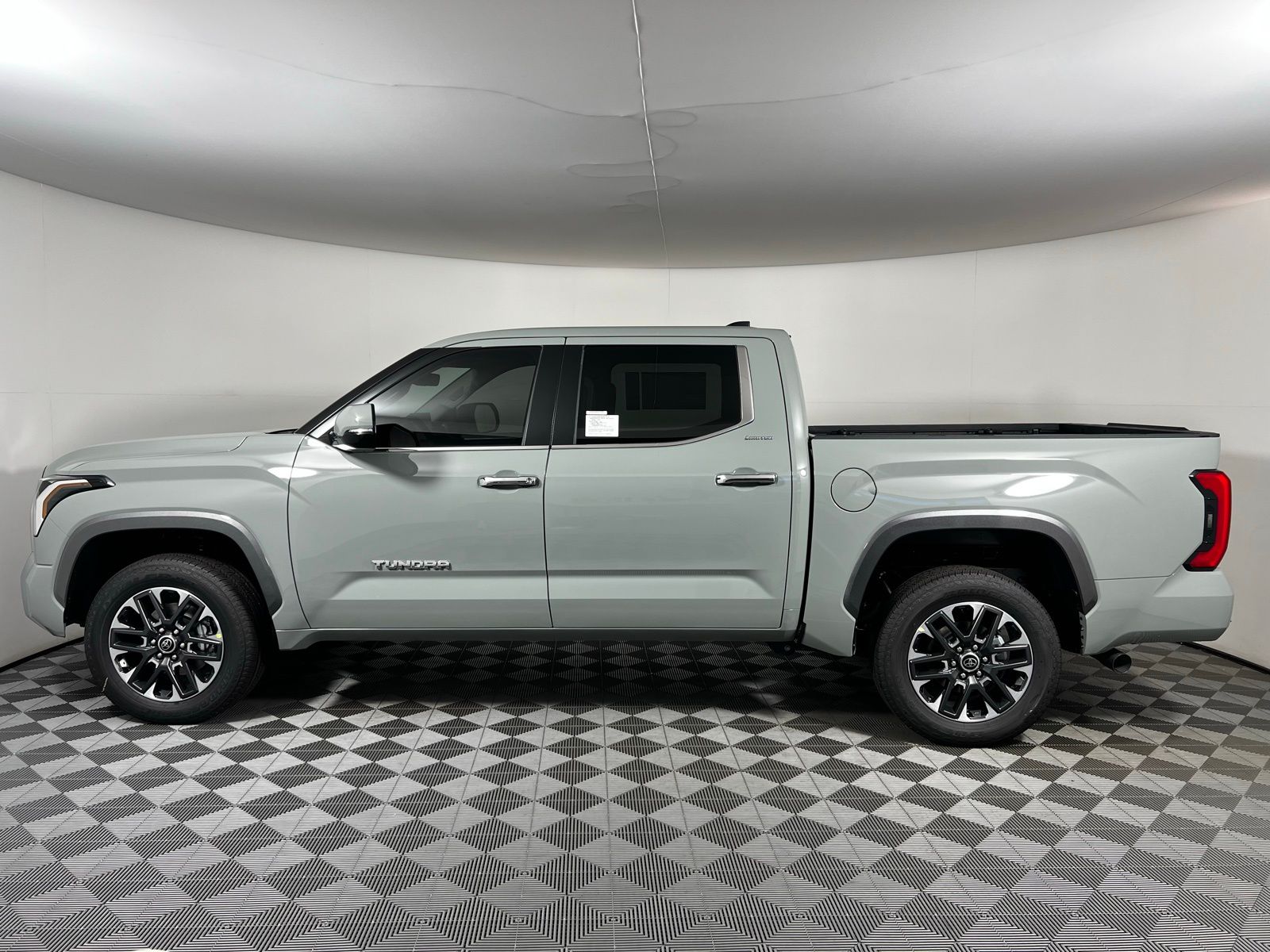 2025 Toyota Tundra Limited 8