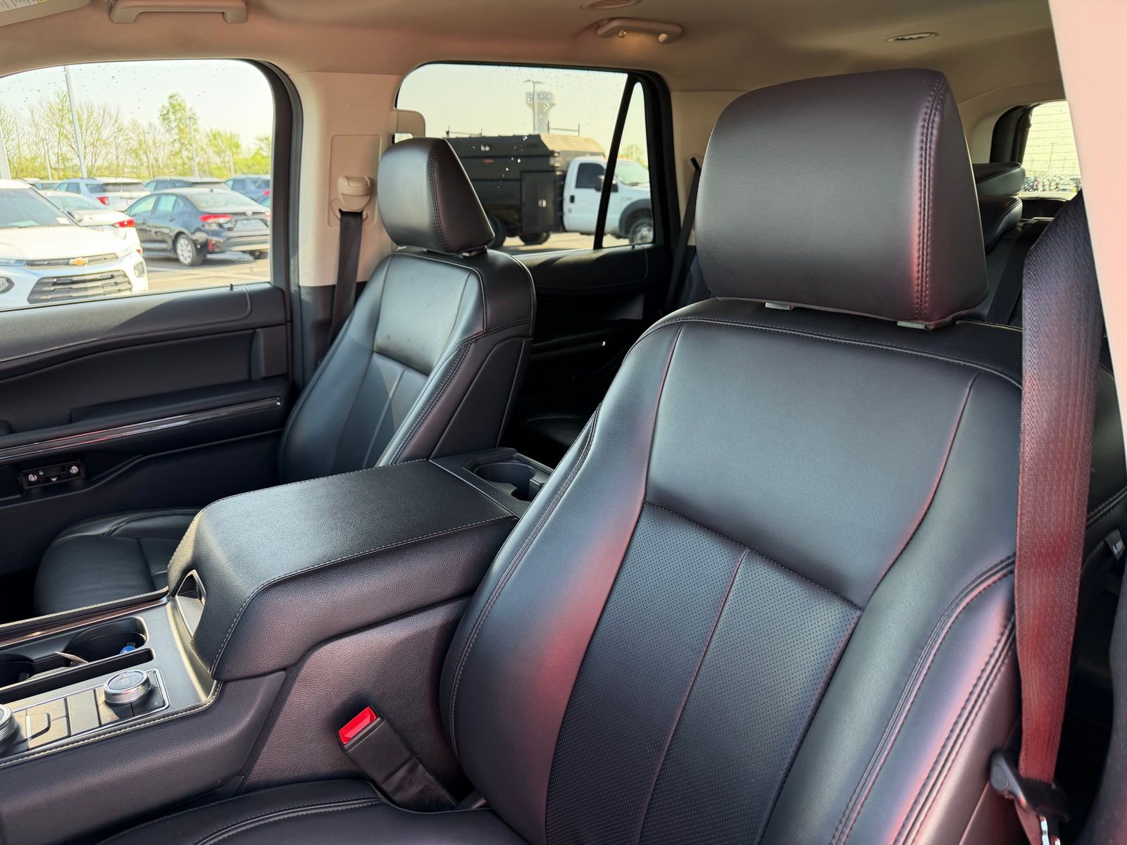 2024 Ford Expedition image 14