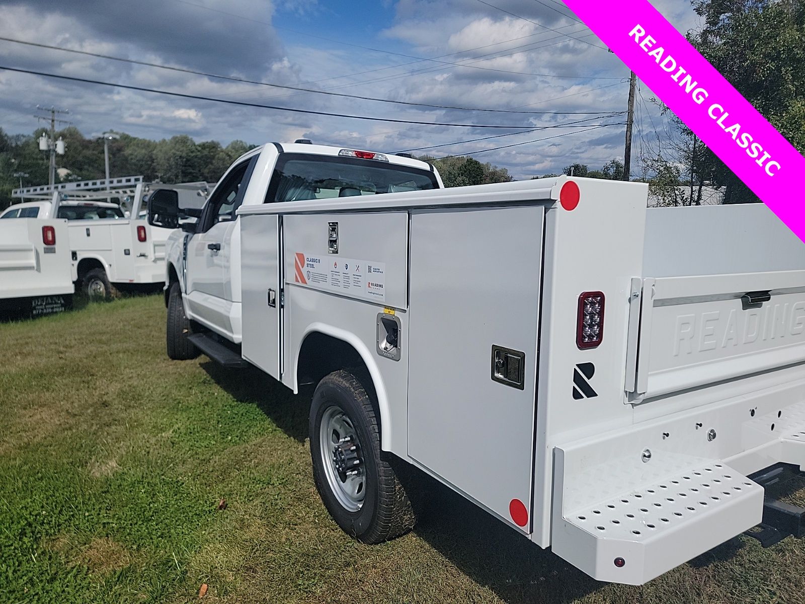 New 2025 Oxford White Ford XL image 2