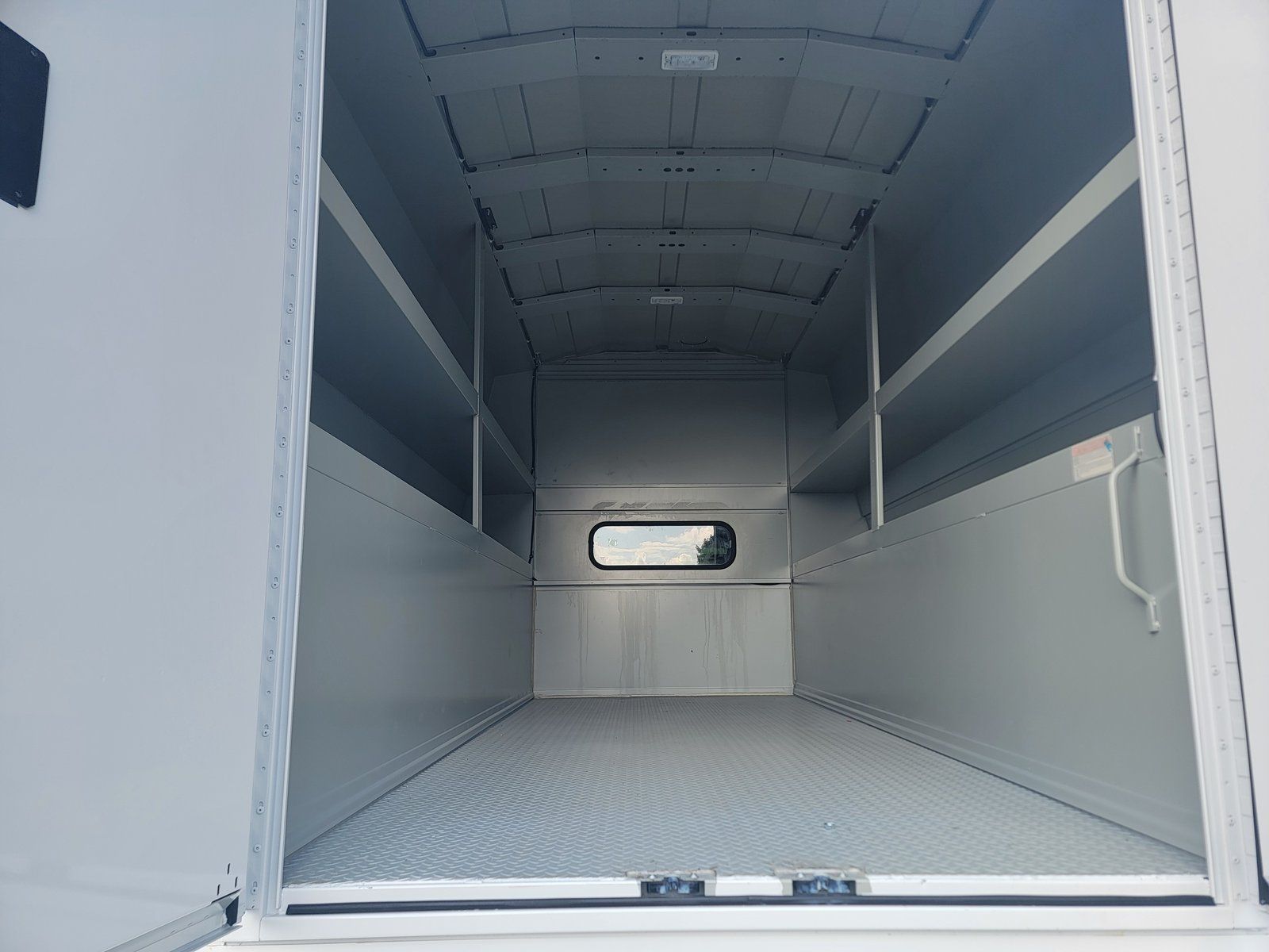 New 2025 Oxford White Ford XL image 3