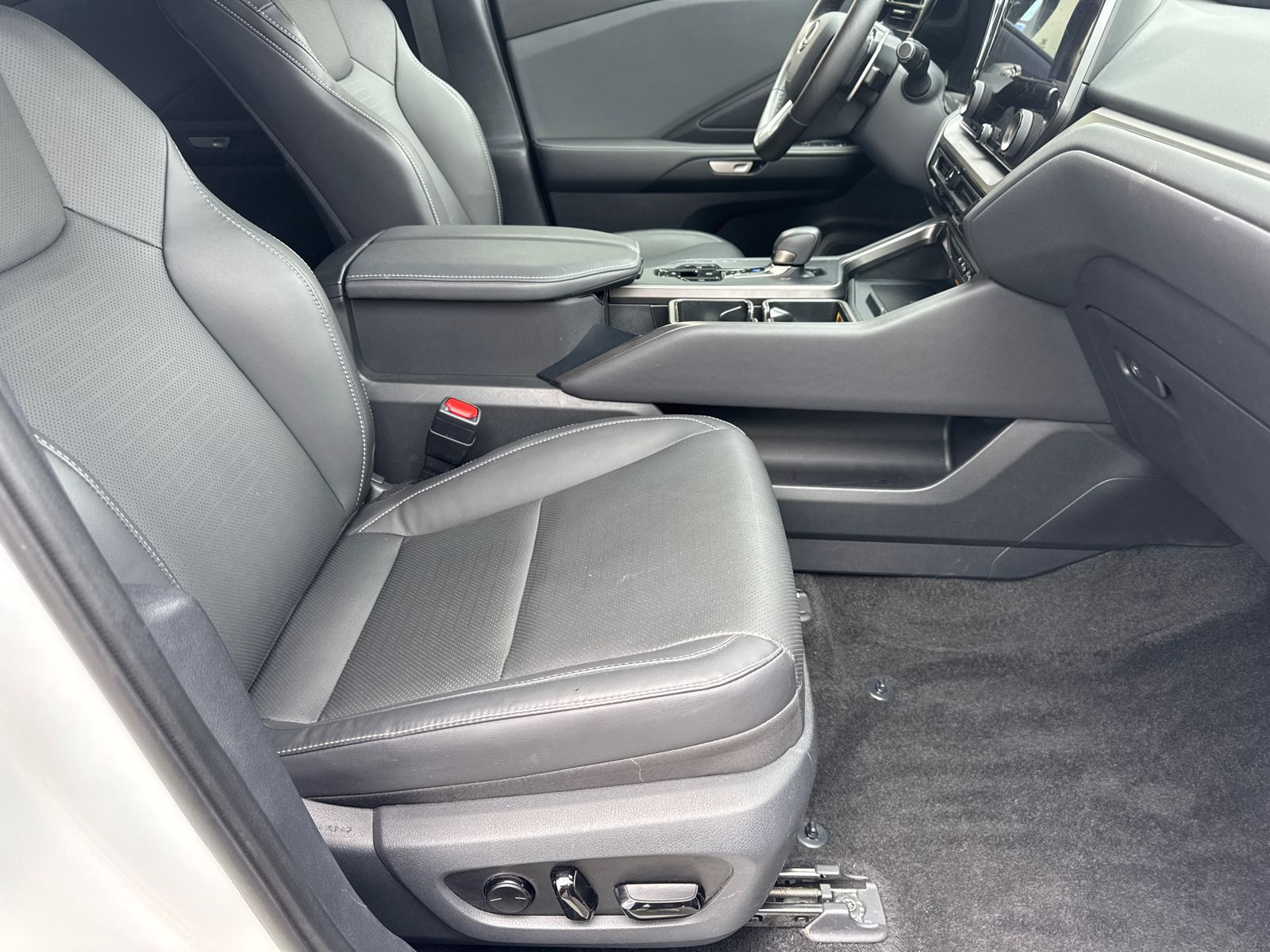 Used 2024 Pearl Lexus 350 image 13