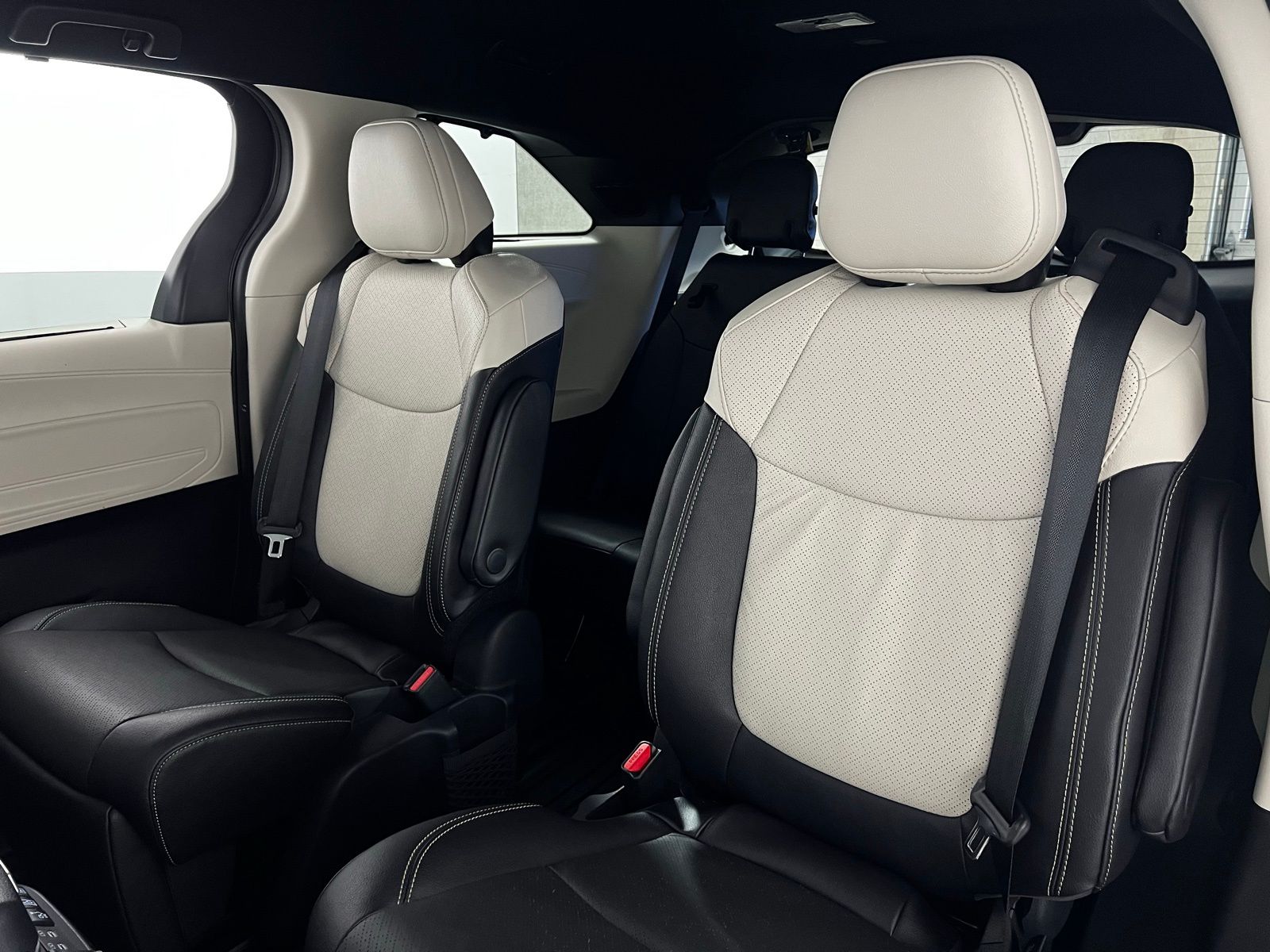 Thumbnail: 2025 Toyota Sienna - 24