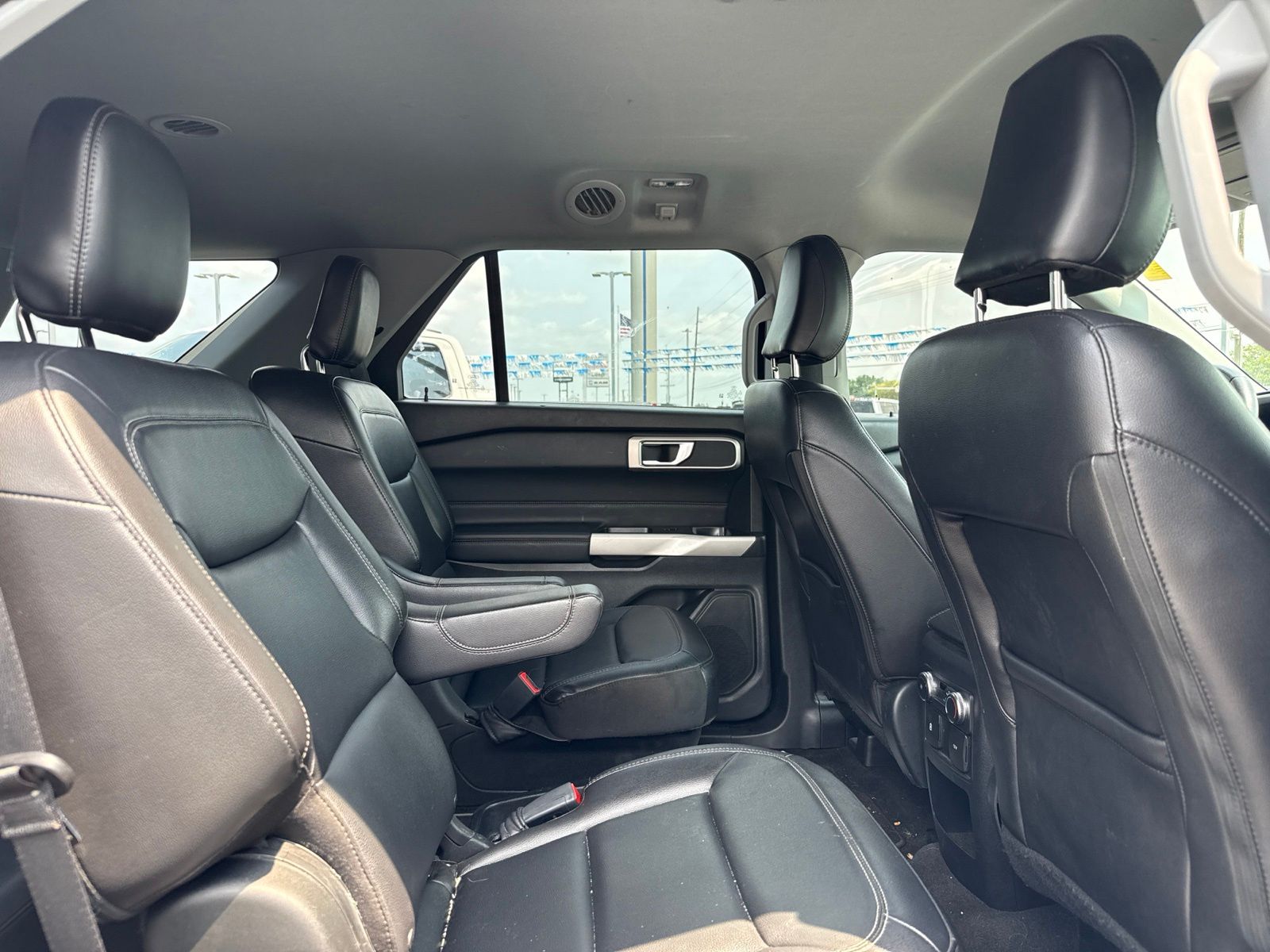 2021 Ford Explorer image 8