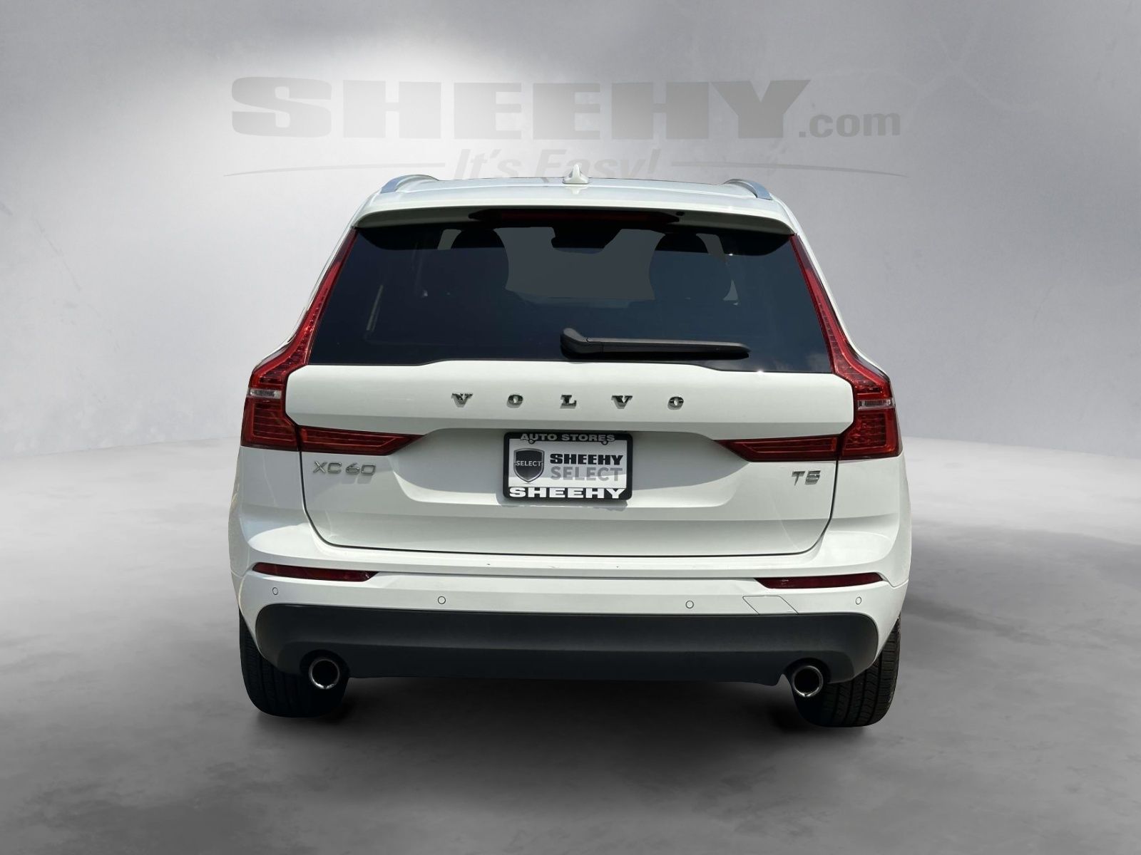 Used 2021 White Volvo T5 Momentum image 13