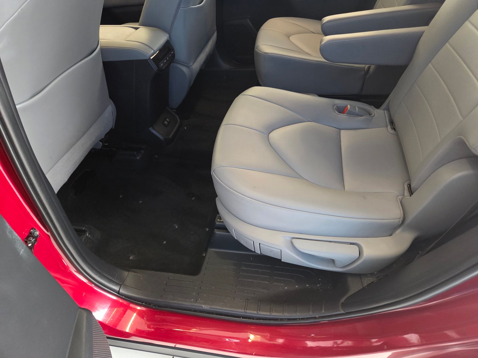 Used 2020 Red Toyota XLE image 18
