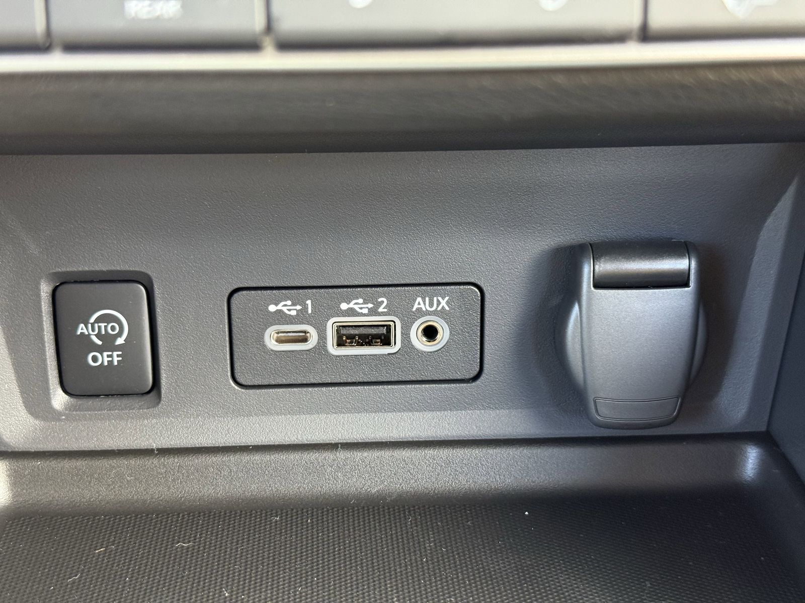 2025 Nissan Sentra SV photo 7