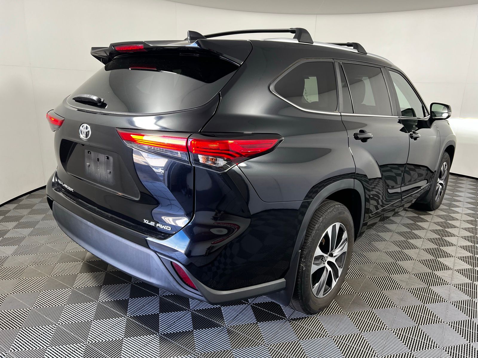 Thumbnail: 2023 Toyota Highlander - 4