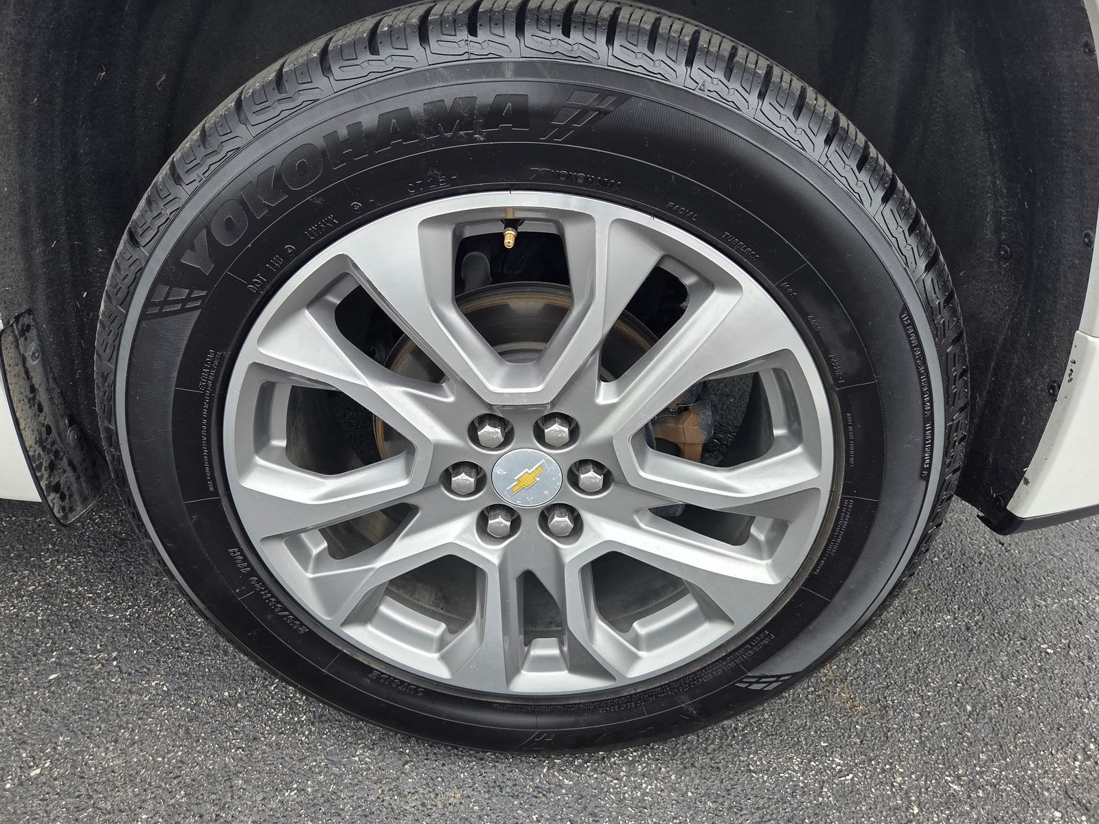used 2021 Chevrolet Traverse car, priced at $27,244