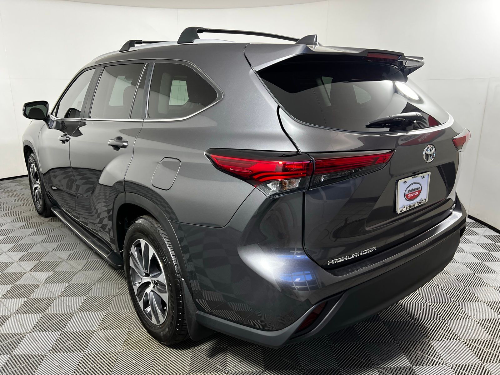 2023 Toyota Highlander XLE 17