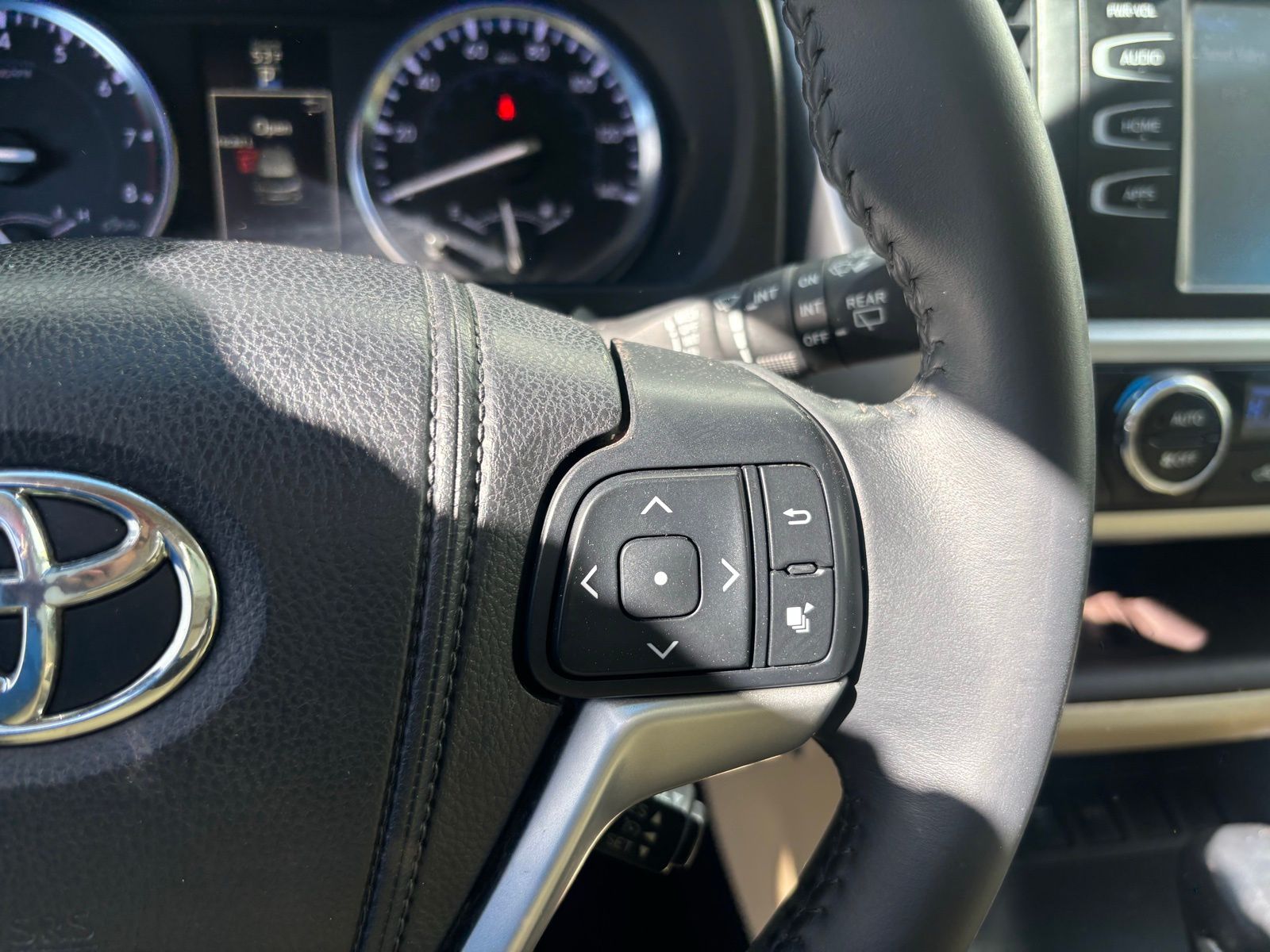 Used Car 2015 Toyota Highlander  Xle V6 For Sale Under $20,000 In Austin, Texas