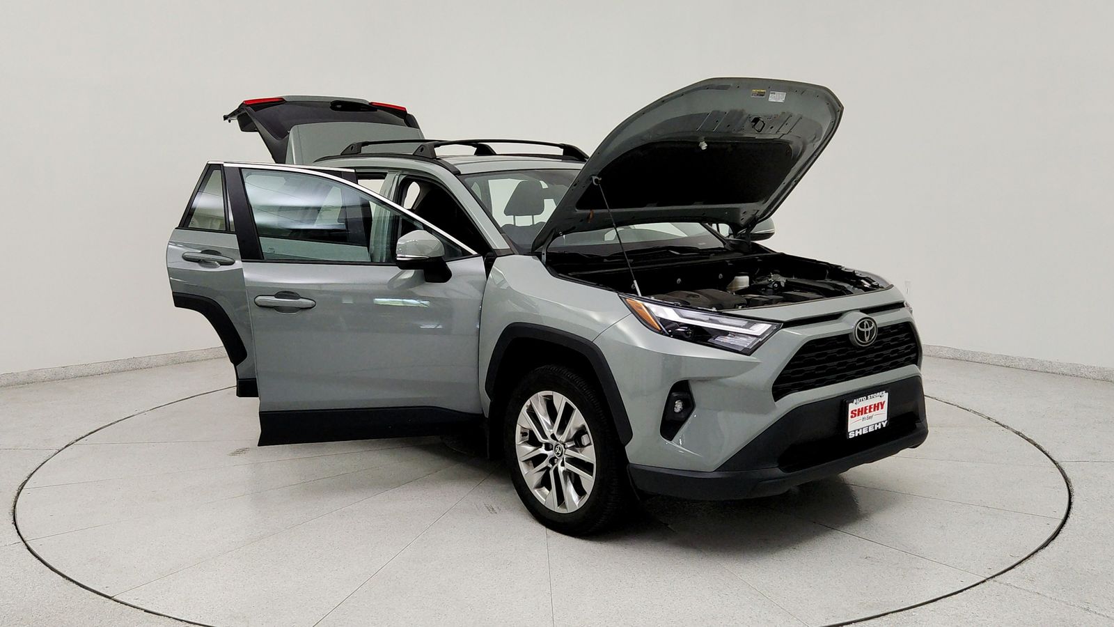 Used 2023  Toyota XLE Premium image 11