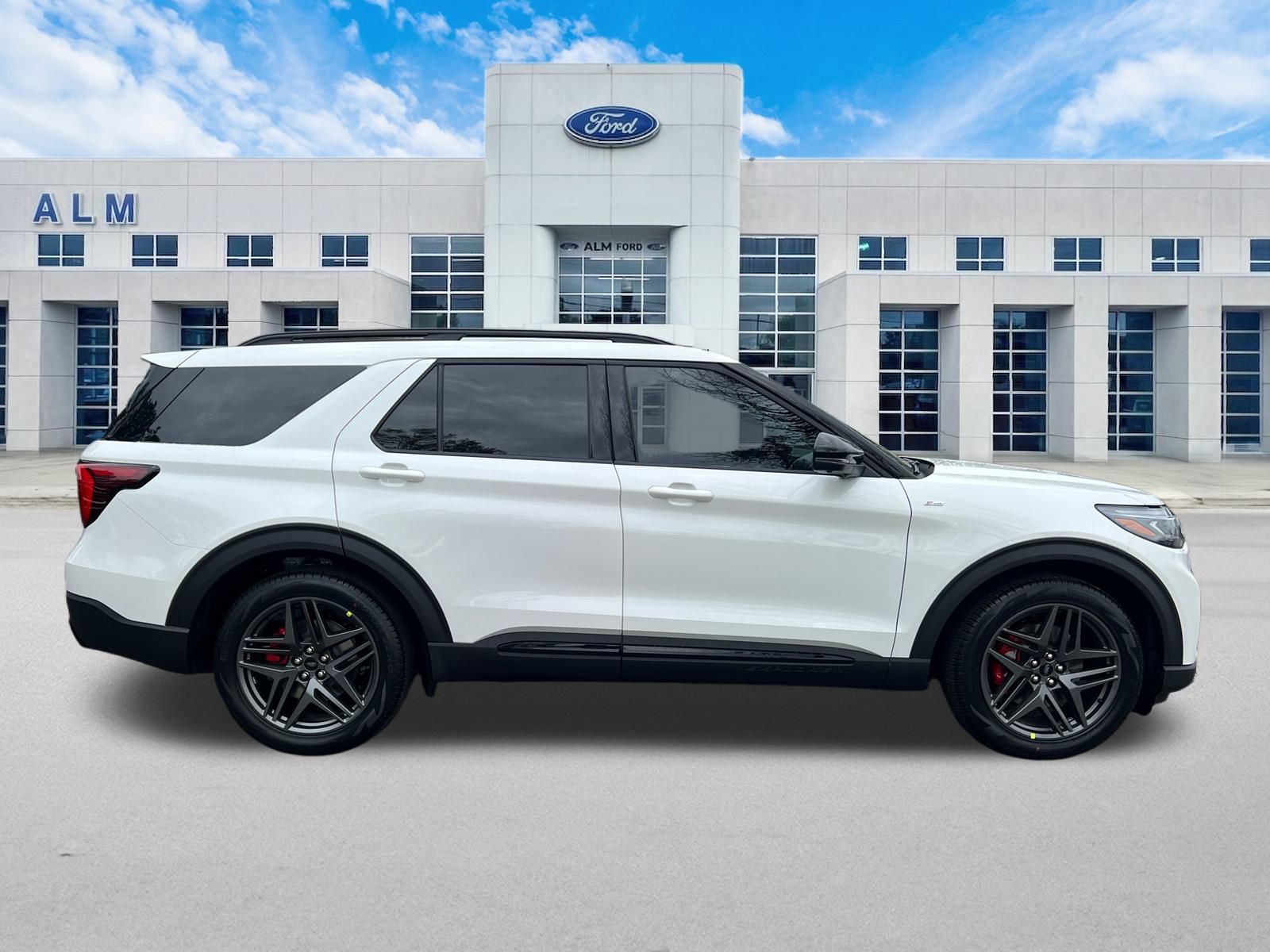 New 2026 Star White Metallic Tri-Coat Ford ST-Line image 5