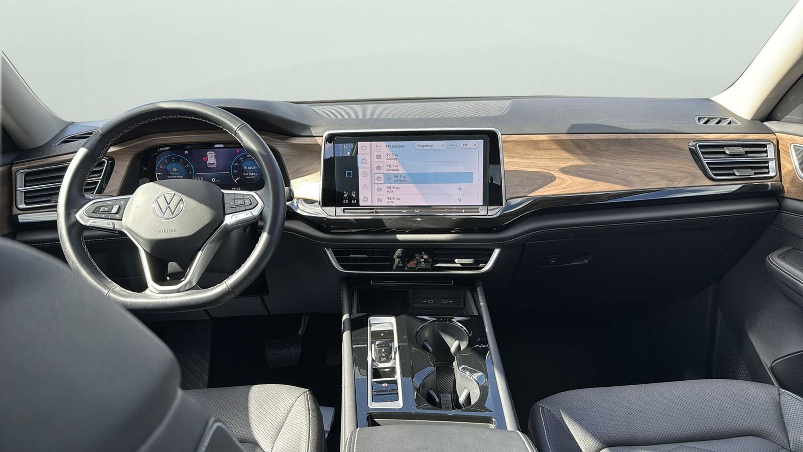 Used Car 2025 Volkswagen Atlas  2.0t Se W/technology For Sale Under $40,000 In Austin, Texas